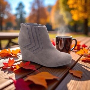 Sugar Juliette Womens Gray Faux Suede Ankle Boots Booties Size 8M